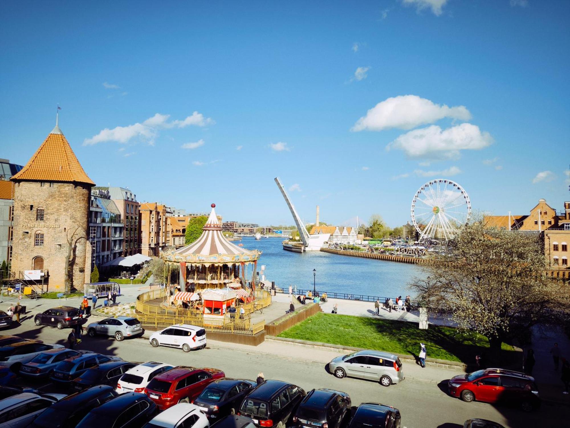 Central Apartments Fishmarkt & Parking グダニスク エクステリア 写真